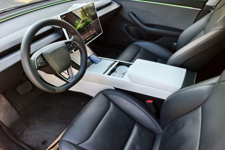 Used Tesla Model 3 2023 Rear-Wheel-Drive Version Interior 2