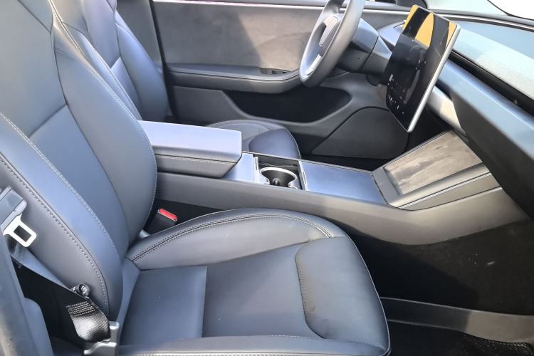Used Tesla Model 3 2023 Long-Range All-Wheel-Drive Version Interior 2