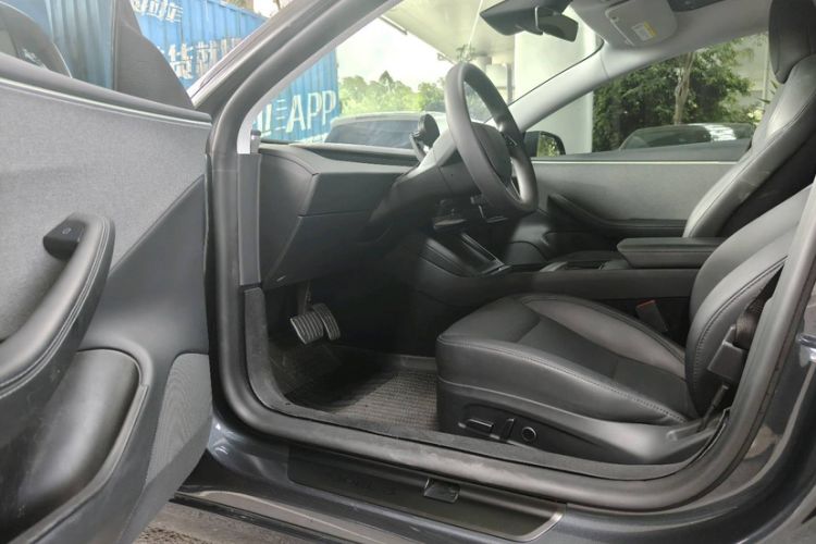 Used Tesla Model 3 2023 Rear-Wheel-Drive Version Interior 2