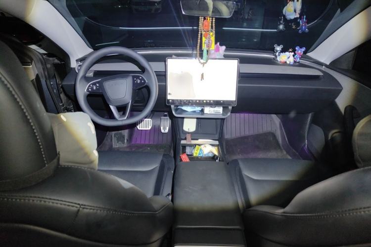 Used Tesla Model 3 2023 Rear-Wheel-Drive Version Interior 2