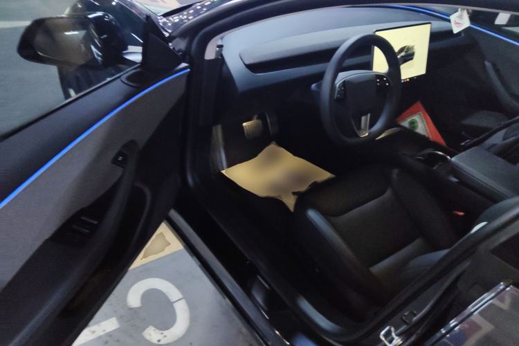 Used Tesla Model 3 2023 Rear-Wheel-Drive Version Interior 3