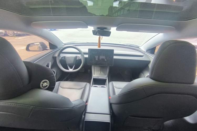 Used Tesla Model 3 2023 Rear-Wheel-Drive Version Interior 3