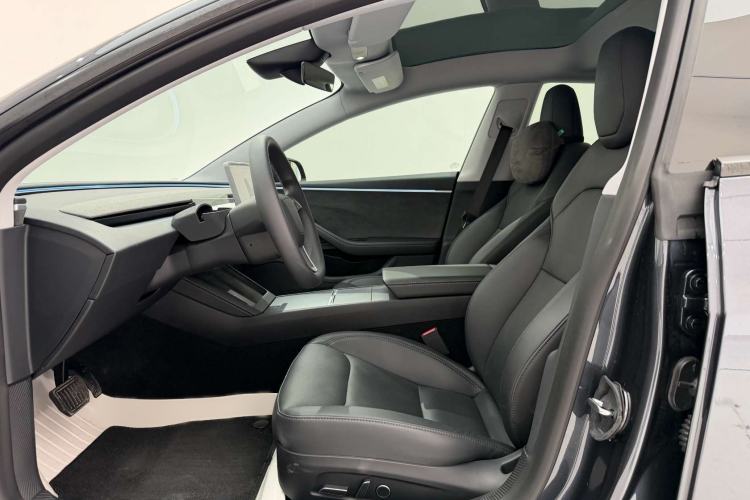 Used Tesla Model 3 2023 Long-Range All-Wheel-Drive Version Interior 3