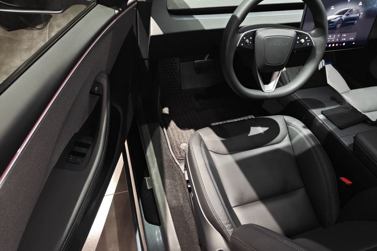 Used Tesla Model 3 2023 Rear-Wheel-Drive Version Interior 3