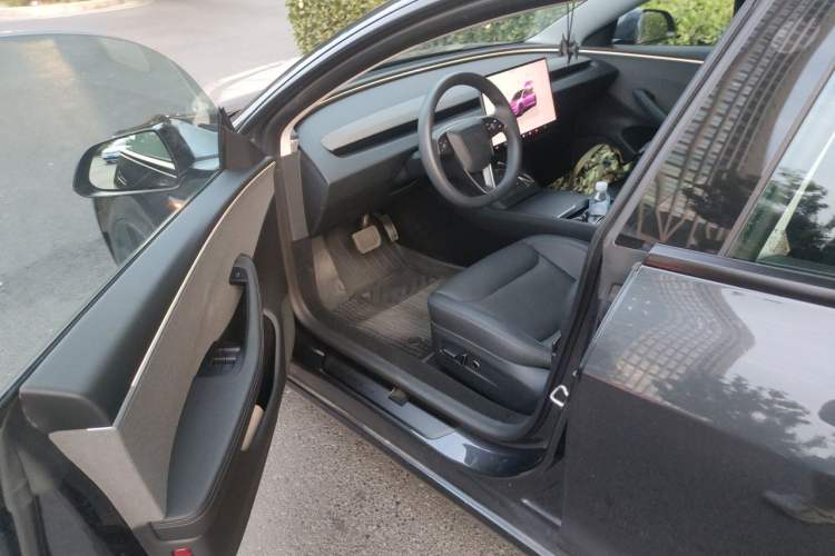 Used Tesla Model 3 2023 Rear-Wheel-Drive Version Interior 3
