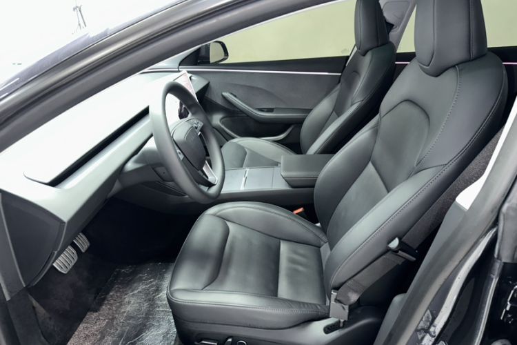 Used Tesla Model 3 2023 Rear-Wheel-Drive Version Interior 3