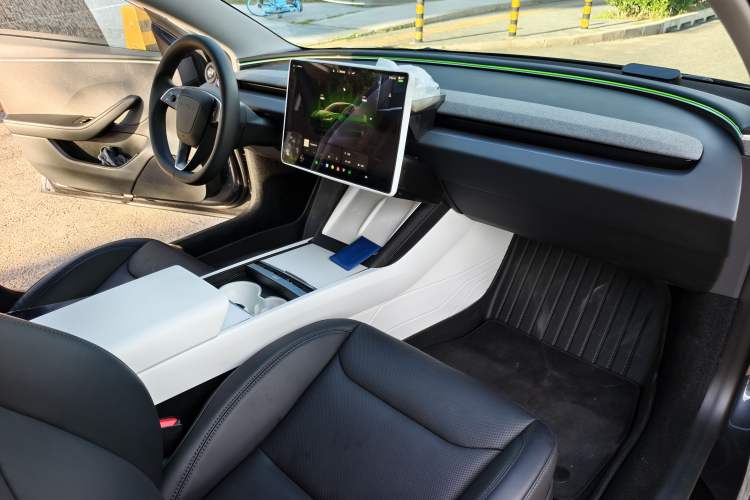 Used Tesla Model 3 2023 Rear-Wheel-Drive Version Interior 3