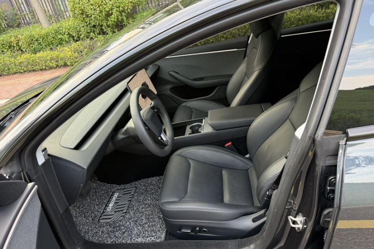 Used Tesla Model 3 2023 Rear-Wheel-Drive Version Interior 3