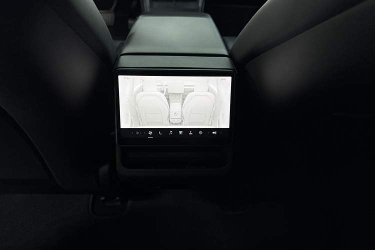 Used Tesla Model 3 2023 Long-Range All-Wheel-Drive Version Interior 3