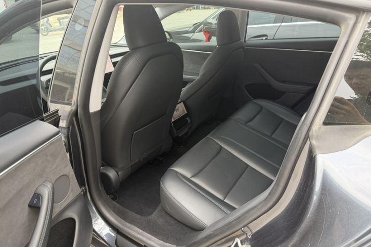 Used Tesla Model 3 2023 Long-Range All-Wheel-Drive Version Interior 3