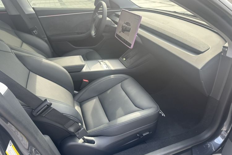 Used Tesla Model 3 2023 Long-Range All-Wheel-Drive Version Interior 4