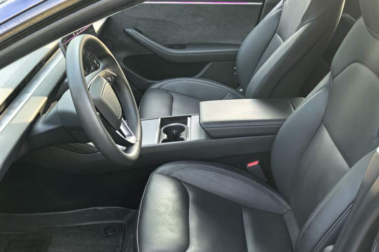 Used Tesla Model 3 2023 Long-Range All-Wheel-Drive Version Interior 4