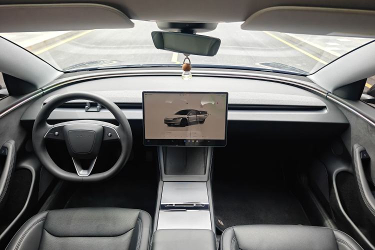Used Tesla Model 3 2023 Long-Range All-Wheel-Drive Version Interior 5