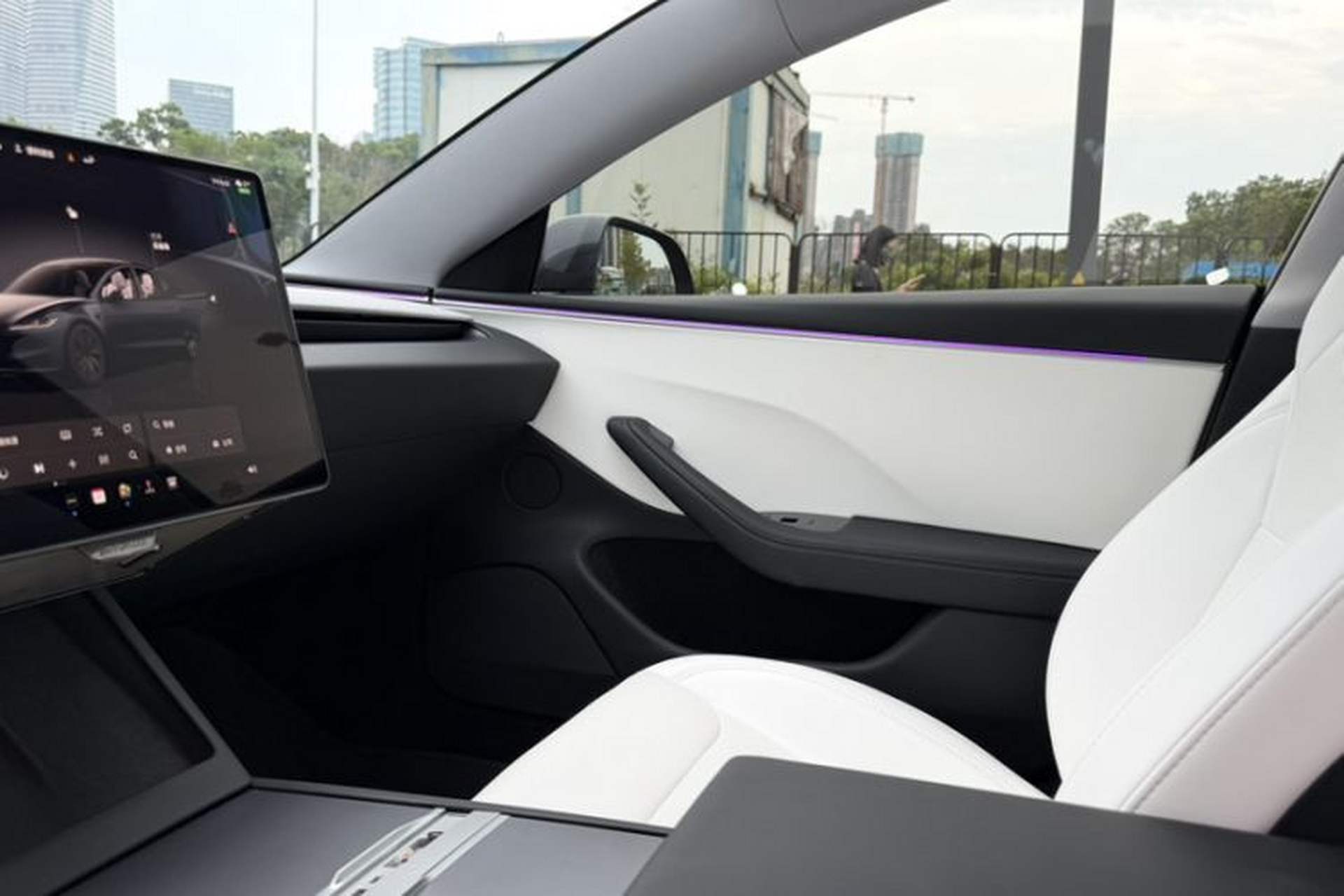 Used Tesla Model 3 2023 Long-Range All-Wheel-Drive Version Interior 5