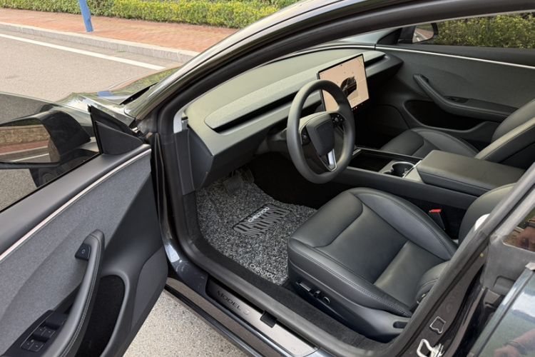Used Tesla Model 3 2023 Rear-Wheel-Drive Version Interior 5