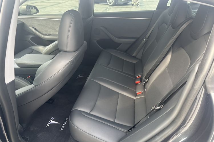 Used Tesla Model 3 2023 Long-Range All-Wheel-Drive Version Interior 5