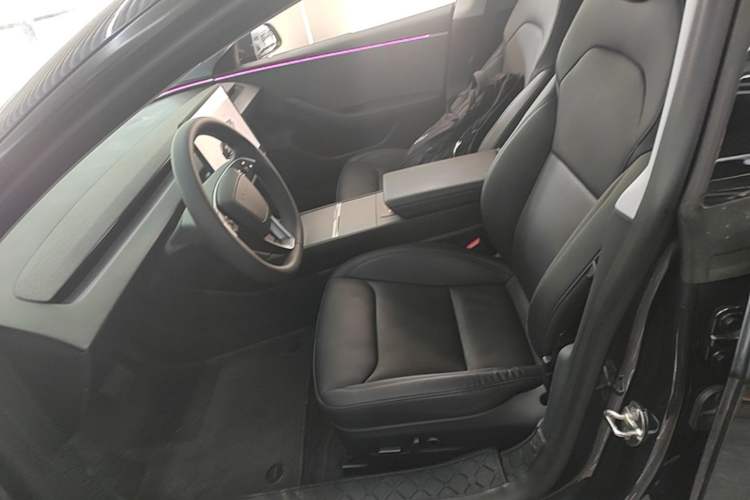 Used Tesla Model 3 2023 Rear-Wheel-Drive Version Left Front Seat
