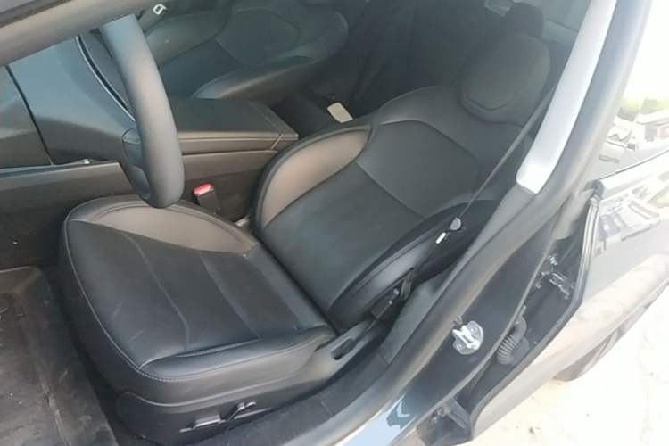 Used Tesla Model 3 2023 Rear-Wheel-Drive Version Left Front Seat