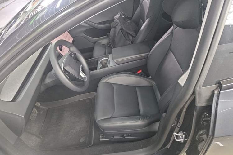 Used Tesla Model 3 2023 Rear-Wheel-Drive Version Left Front Seat