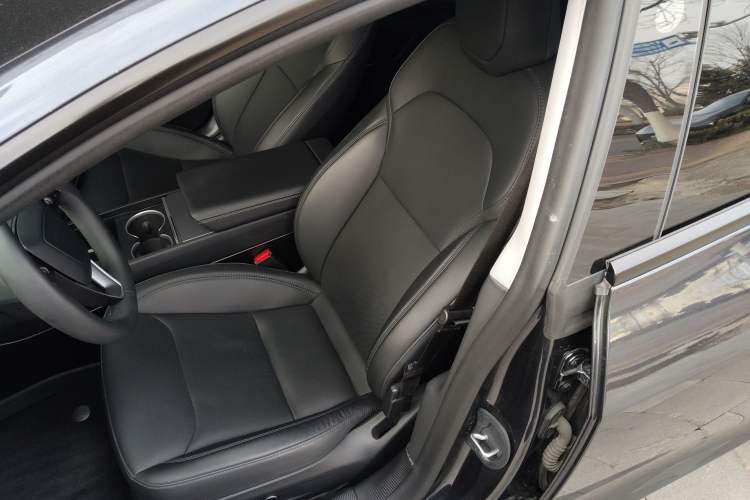 Used Tesla Model 3 2023 Long-Range All-Wheel-Drive Version Left Front Seat