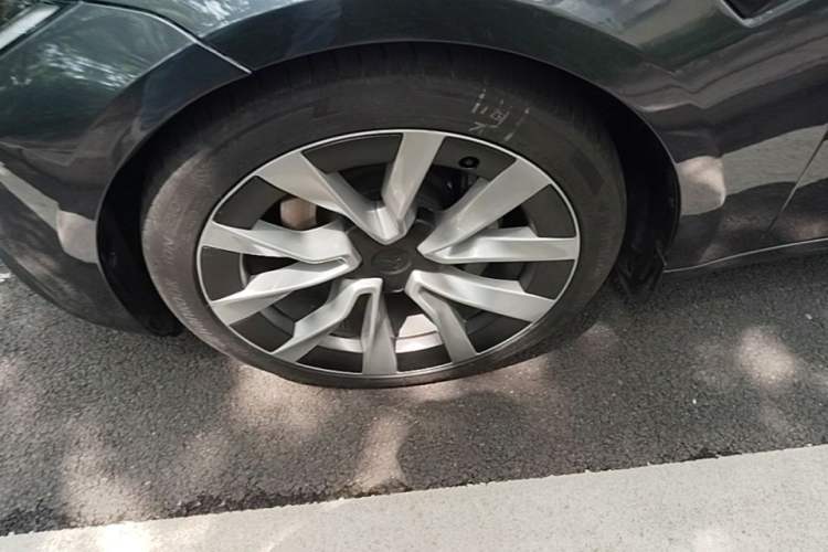 Used Tesla Model 3 2023 Long-Range All-Wheel-Drive Version Left Front Wheel Hub