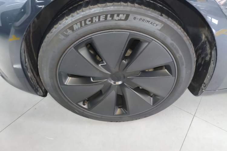 Used Tesla Model 3 2023 Long-Range All-Wheel-Drive Version Left Front Wheel Hub