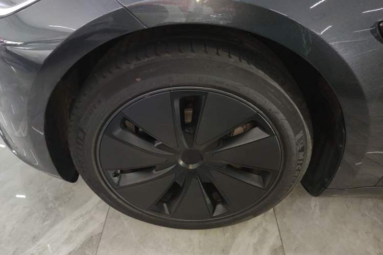 Used Tesla Model 3 2023 Long-Range All-Wheel-Drive Version Left Front Wheel Hub
