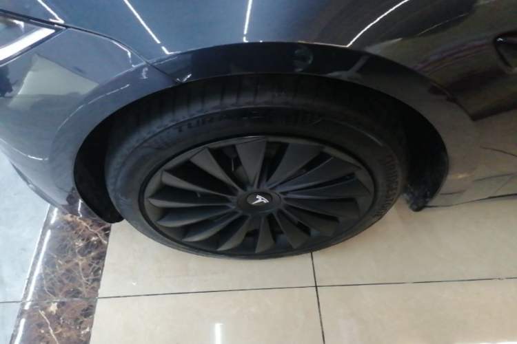 Used Tesla Model 3 2023 Long-Range All-Wheel-Drive Version Left Front Wheel Hub