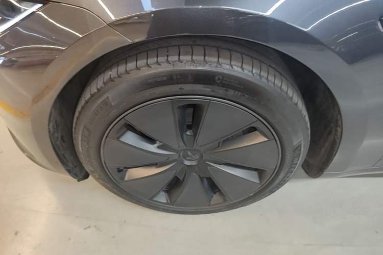 Used Tesla Model 3 2023 Long-Range All-Wheel-Drive Version Left Front Wheel Hub
