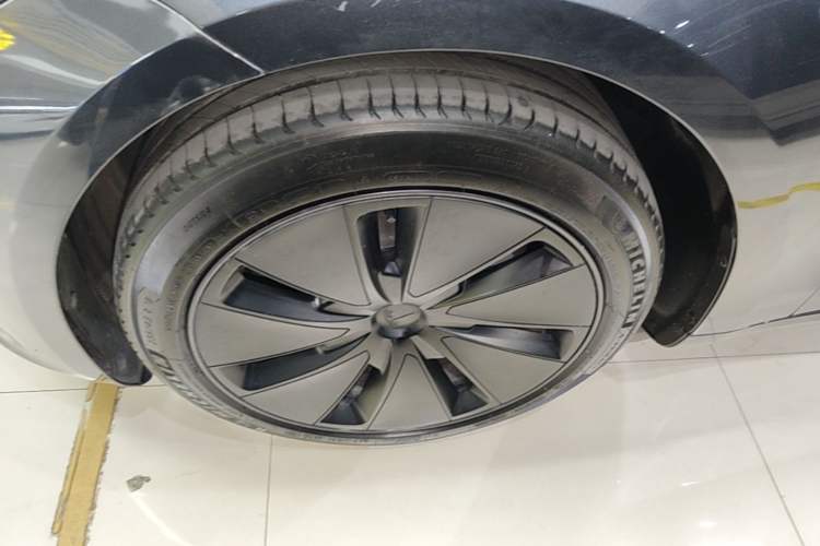Used Tesla Model 3 2023 Rear-Wheel-Drive Version Left Front Wheel Hub