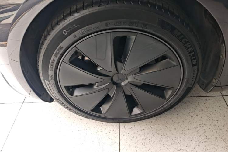 Used Tesla Model 3 2023 Long-Range All-Wheel-Drive Version Left Front Wheel Hub