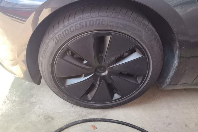 Used Tesla Model 3 2023 Long-Range All-Wheel-Drive Version Left Front Wheel Hub