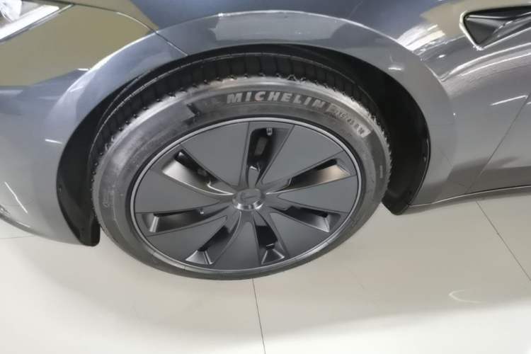 Used Tesla Model 3 2023 Rear-Wheel-Drive Version Left Front Wheel Hub