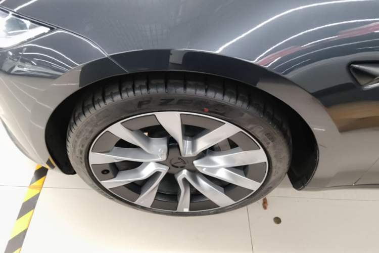 Used Tesla Model 3 2023 Rear-Wheel-Drive Version Left Front Wheel Hub