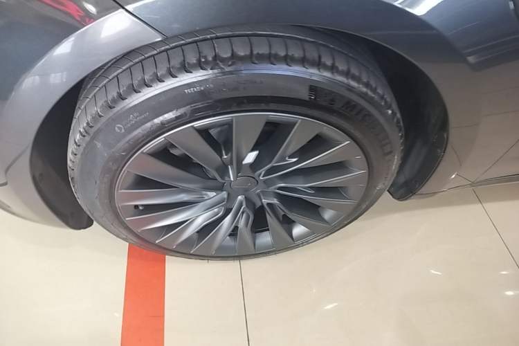 Used Tesla Model 3 2023 Rear-Wheel-Drive Version Left Front Wheel Hub