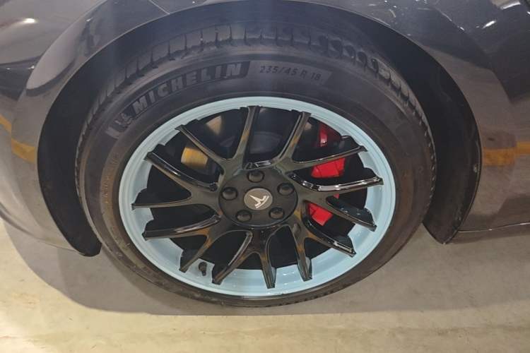 Used Tesla Model 3 2023 Long-Range All-Wheel-Drive Version Left Front Wheel Hub