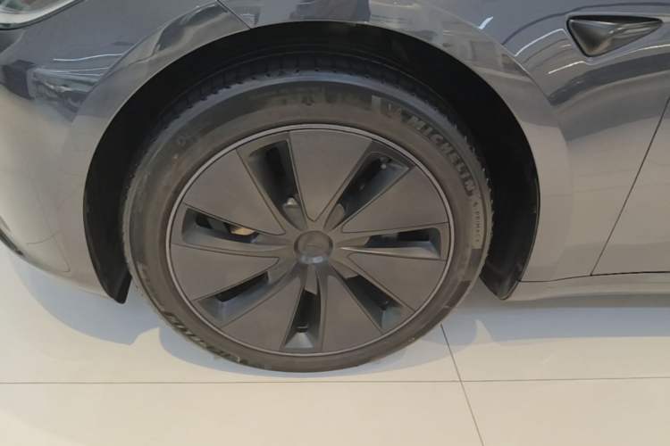 Used Tesla Model 3 2023 Rear-Wheel-Drive Version Left Front Wheel Hub