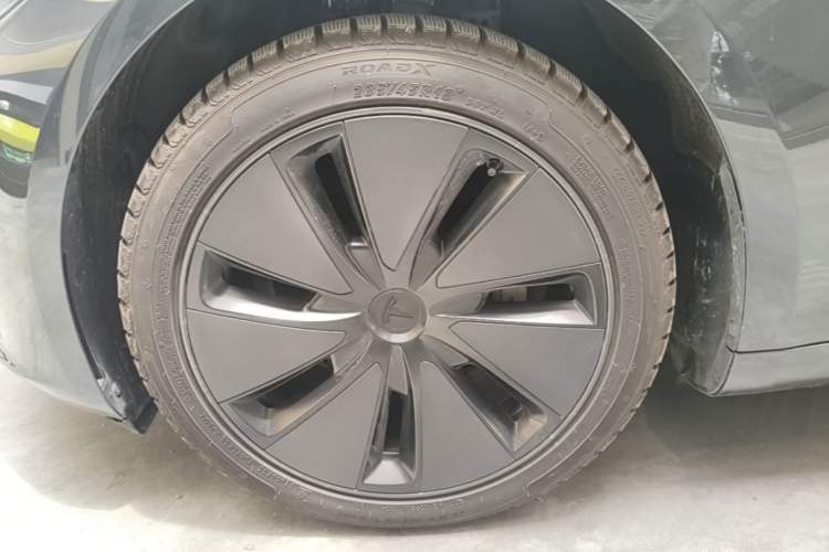 Used Tesla Model 3 2023 Long-Range All-Wheel-Drive Version Left Front Wheel Hub