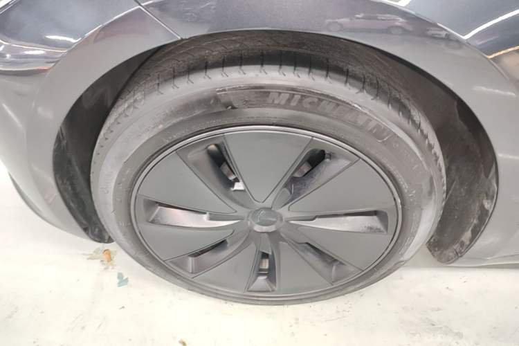 Used Tesla Model 3 2023 Long-Range All-Wheel-Drive Version Left Front Wheel Hub