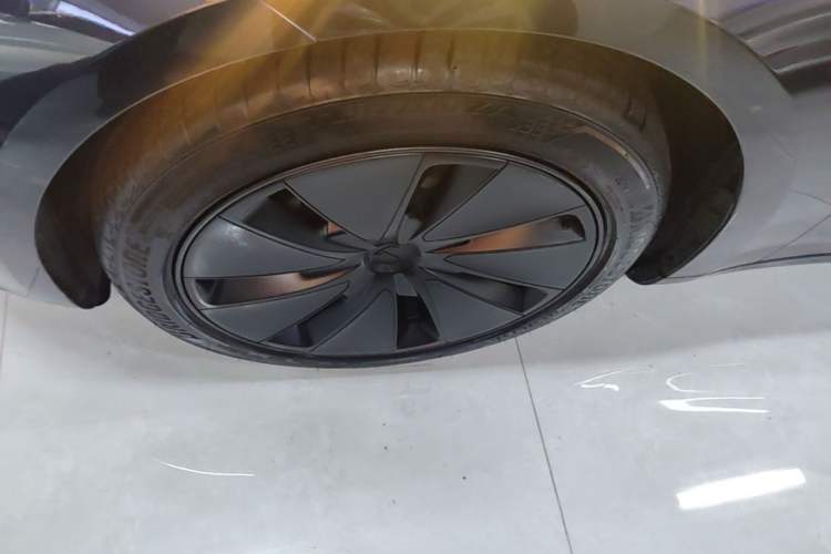 Used Tesla Model 3 2023 Long-Range All-Wheel-Drive Version Left Front Wheel Hub