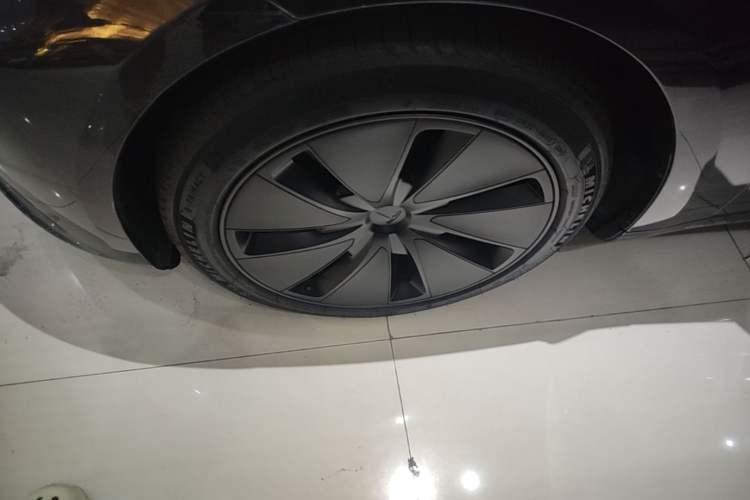 Used Tesla Model 3 2023 Rear-Wheel-Drive Version Left Front Wheel Hub