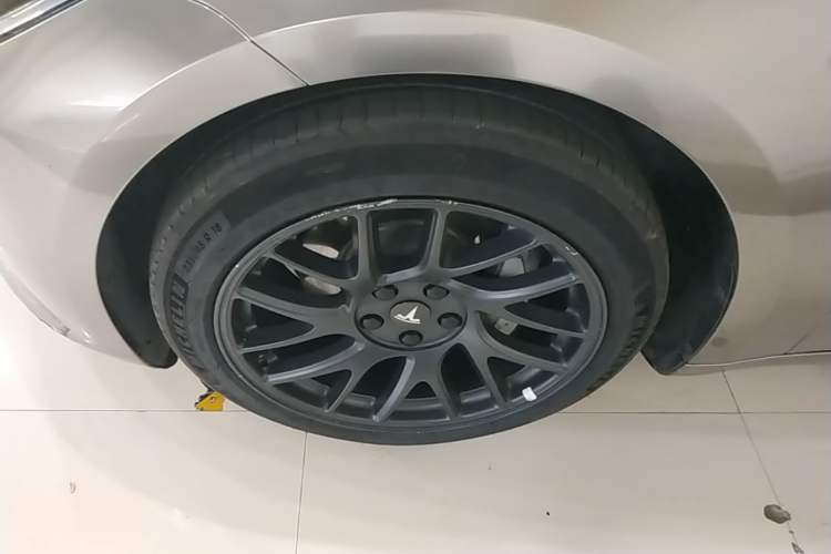 Used Tesla Model 3 2023 Rear-Wheel-Drive Version Left Front Wheel Hub