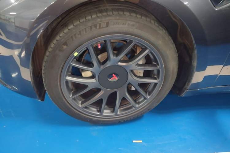 Used Tesla Model 3 2023 Rear-Wheel-Drive Version Left Front Wheel Hub