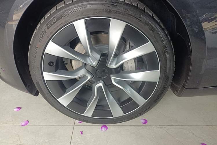 Used Tesla Model 3 2023 Long-Range All-Wheel-Drive Version Left Front Wheel Hub