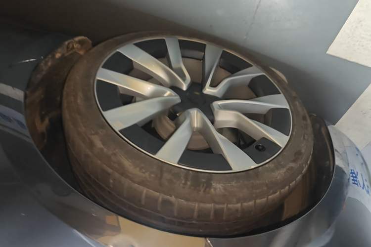 Used Tesla Model 3 2023 Rear-Wheel-Drive Version Left Front Wheel Hub