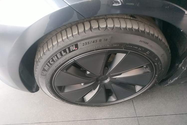 Used Tesla Model 3 2023 Long-Range All-Wheel-Drive Version Left Front Wheel Hub