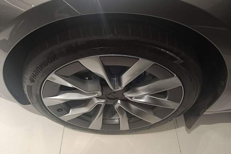 Used Tesla Model 3 2023 Rear-Wheel-Drive Version Left Front Wheel Hub