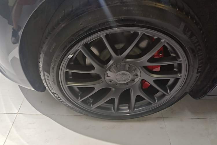 Used Tesla Model 3 2023 Rear-Wheel-Drive Version Left Front Wheel Hub