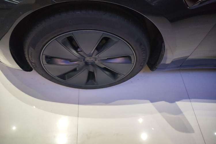 Used Tesla Model 3 2023 Rear-Wheel-Drive Version Left Front Wheel Hub