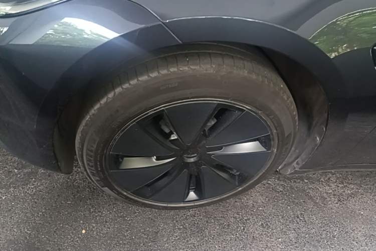 Used Tesla Model 3 2023 Long-Range All-Wheel-Drive Version Left Front Wheel Hub